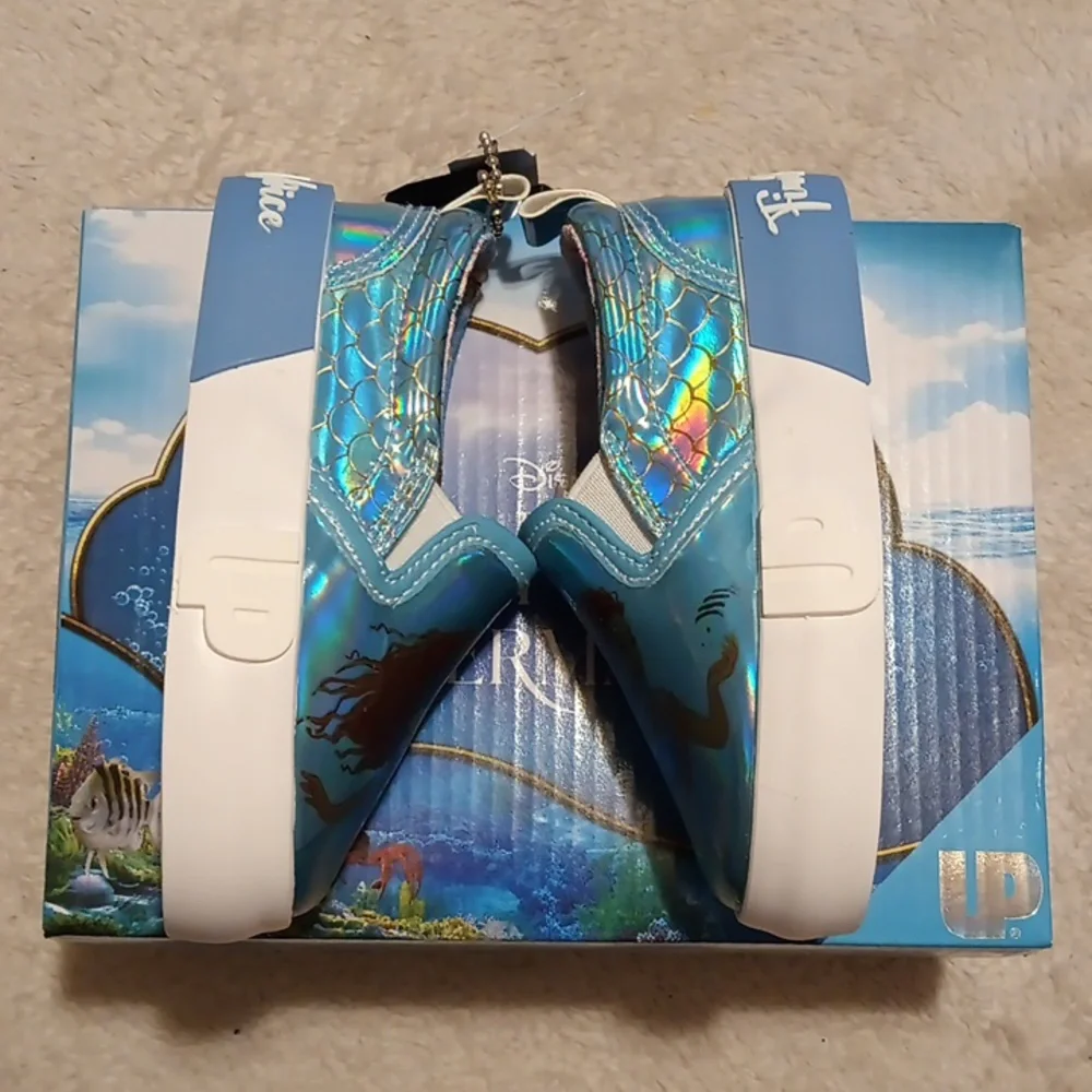 Groundup Disney's the little mermaid low top canvas shoe's - Picture 4 of 6